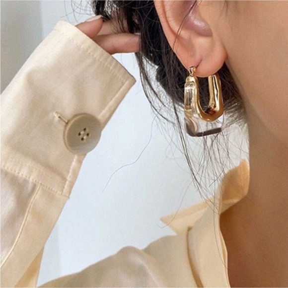 New Anthropologie Gold Rimmed Resin U Shape Huggie Hoop Earrings - Picture 6 of 16